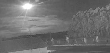 Meteor lights up Australian night sky -  VIDEO 