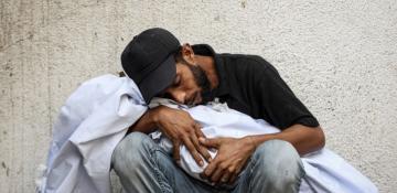 Israeli strike kills aid seeker in central Gaza