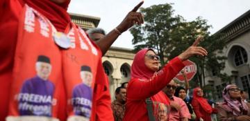 Malaysia’s top court lets Najib pursue legal bid for house arrest