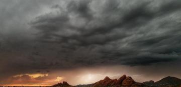 Monsoon storm strikes Arizona, causes power outages
