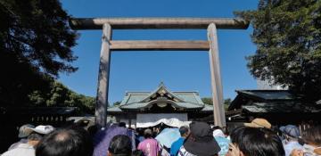 Japan marks WWII defeat anniversary with controversial shrine visits