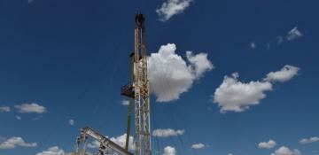 U.S. oil and gas rig count remains unchanged this week, says Baker Hughes