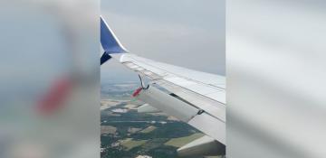 Part of Delta Boeing 737’s wing breaks off during flight -  VIDEO 