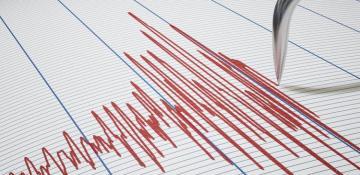 Magnitude 7.5 earthquake strikes off South American tip