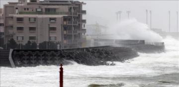 Tropical Storm Lingling sparks flood alert in southwestern Japan -  VIDEO 