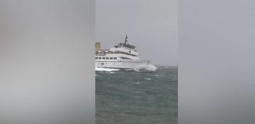Hurricane Erin’s waves rock ferry off Rhode Island coast -  VIDEO 