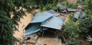 Vietnam flood death toll climbs to 10