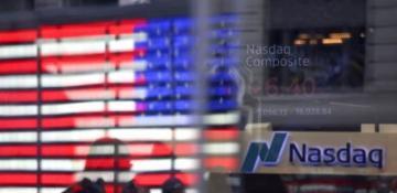 Nasdaq continues decline as investors focus on retail earnings