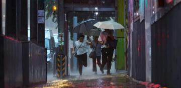 Hong Kong issues top rainstorm warning