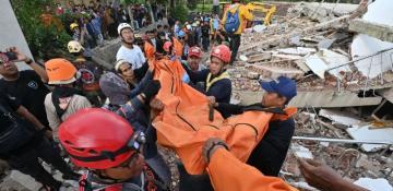 Powerful earthquake hits Indonesia, injuring dozens, with two in critical condition  -VIDEO 
