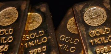 Gold prices tick higher on fresh US tariff threats, Fed rate cut hopes 