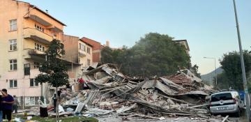 Several people rescued from rubble after strong earthquake in western Türkiye  -VIDEO  