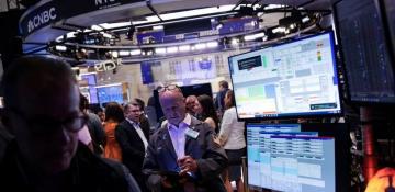 Nasdaq up more than 1%, led by Apple gain 