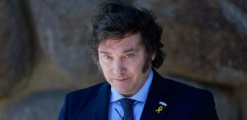 Argentina President pelted with stones during campaign event