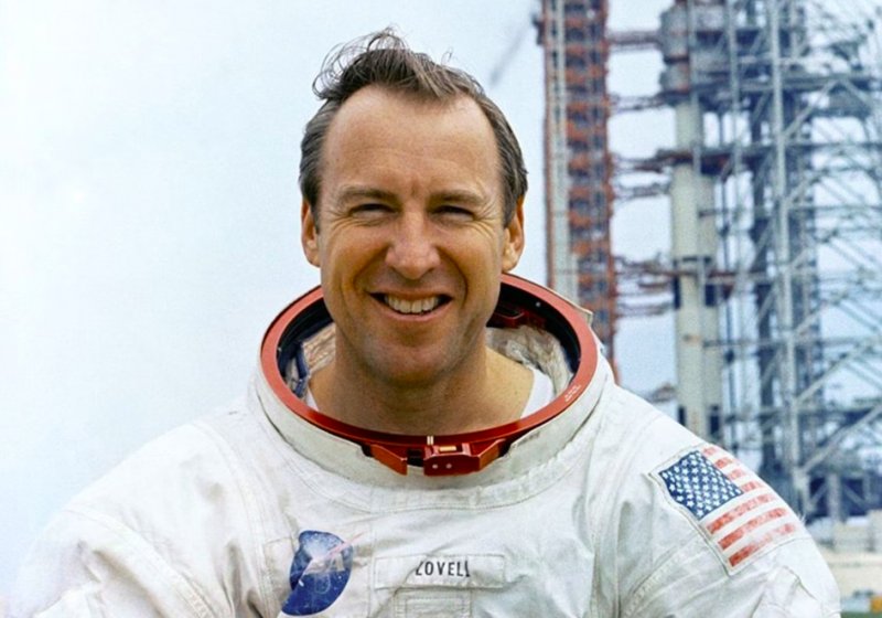 Jim Lovell, Apollo 13 commander, dies at 97