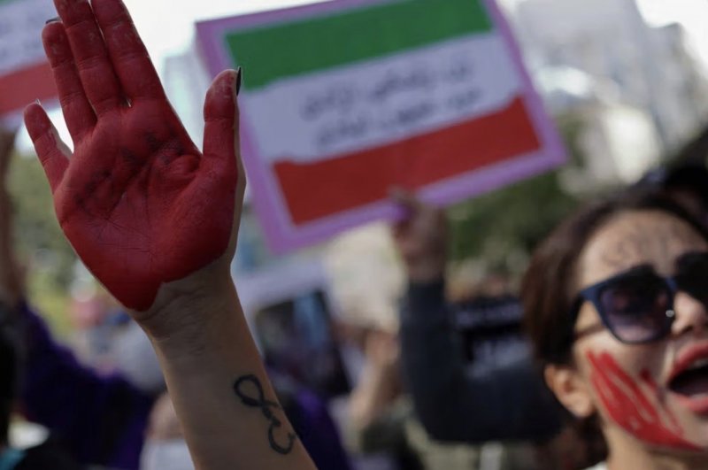 US calls on Iran to stop targeting dissident journalists immediately