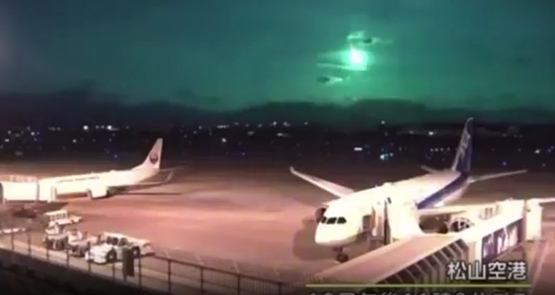 Fireball lights up night skies across Southern Japan -  VIDEO 
