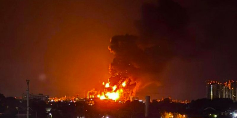 Ukrainian drones hit oil refineries in Russia’s Krasnodar Krai and Samara oblast -  VIDEO 