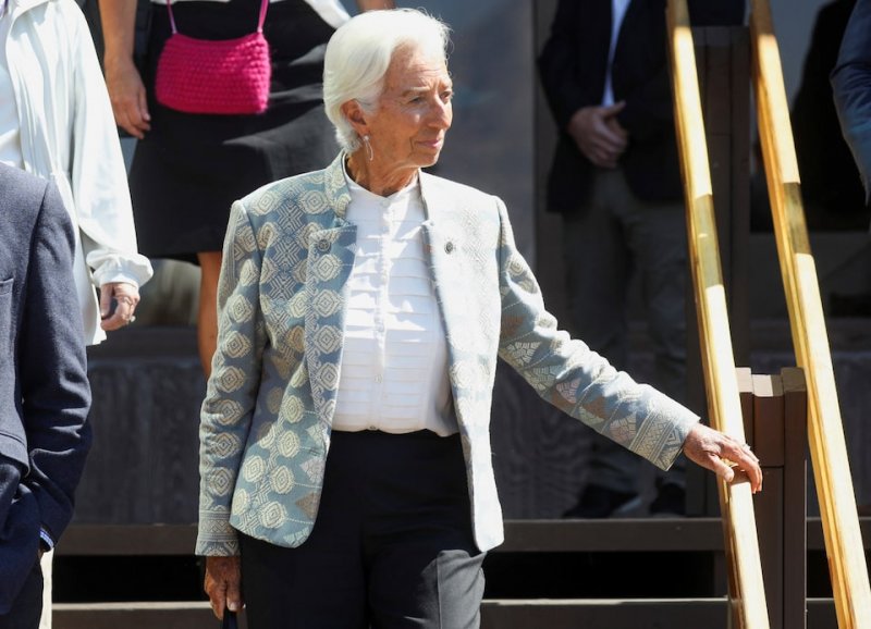 ECB’s Lagarde says fall of any Euro Zone government would be “worrying”