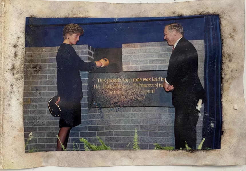 2025/09/1756714430.jpg + Princess Diana’s 1991 time capsule opened News about - Princess Diana’s 1991 time capsule opened
