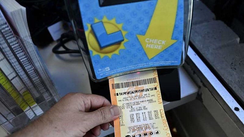 Two Californians win nearly $1m each in Powerball, jackpot soars to $1.7B