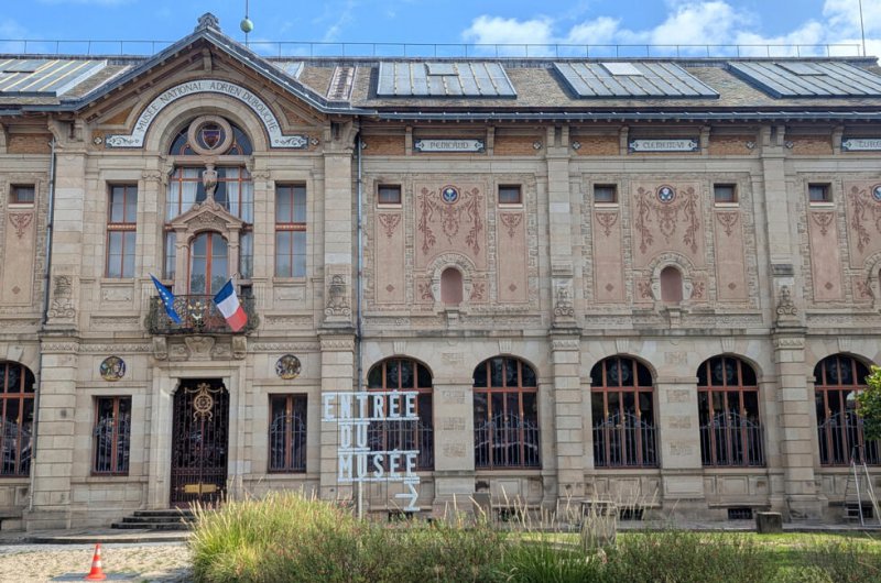 Thieves steal €9.5M worth of porcelain in heist at French museum
