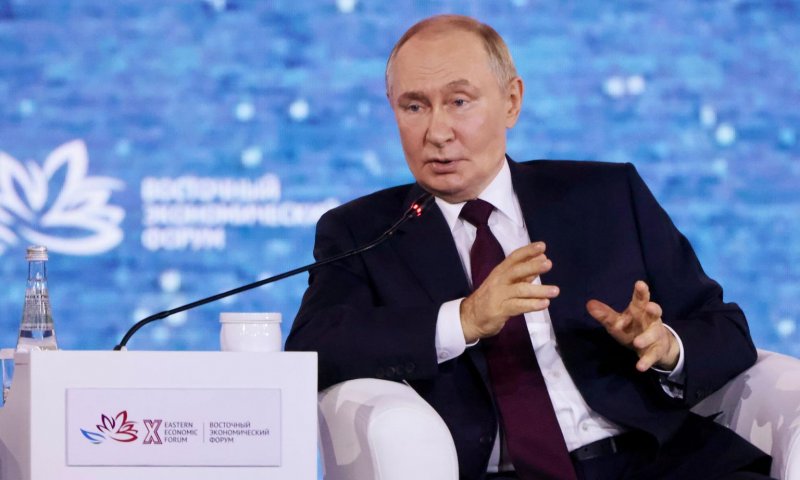 Putin admits Central Bank ‘struggling’ to cut rates, warns of rising prices