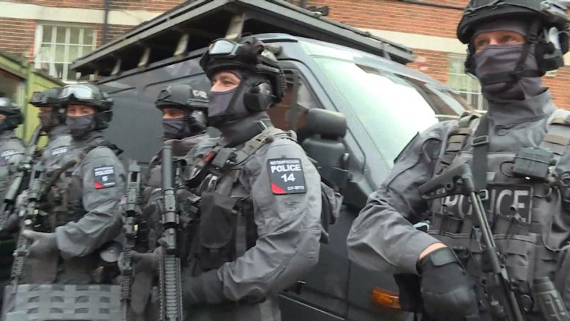 UK arrests four on suspicion of plotting terrorism