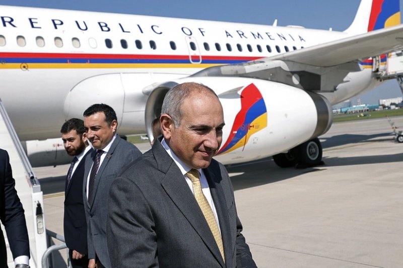 Armenian PM’s plane passes through Azerbaijani airspace for first time