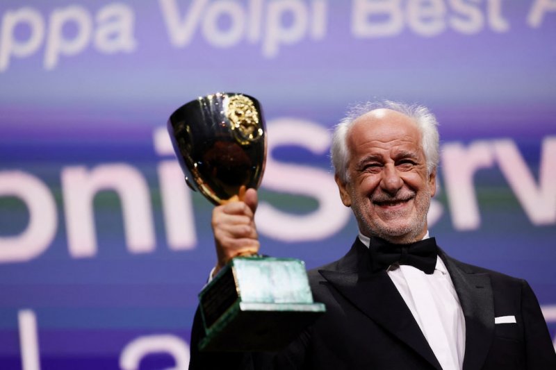 Toni Servillo honored as best actor at Venice Film Festival