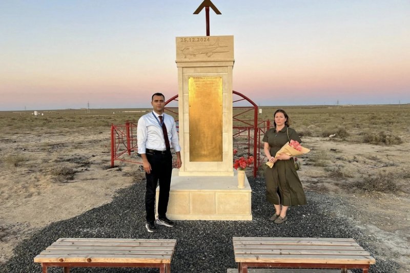 US embassy official visits AZAL plane crash site