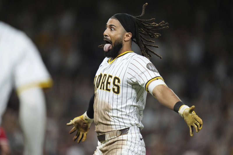 Padres edge Reds in extra innings on Tatis’ sacrifice fly