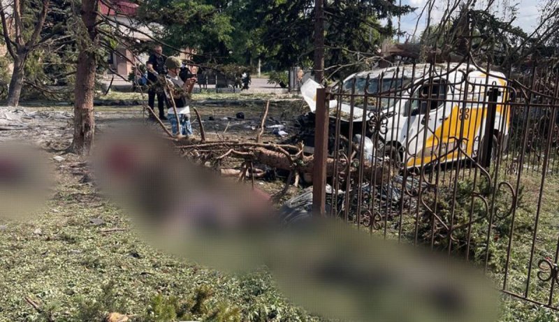 Zelenskyy: Russia bombs Donbas settlement, over 20 killed -  VIDEO 