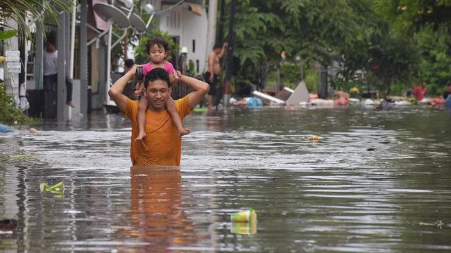 Deadly Bali floods kill at least 2 -  VIDEO 