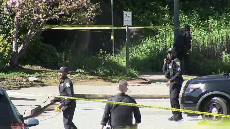 Two killed, four injured in East Oakland shootout