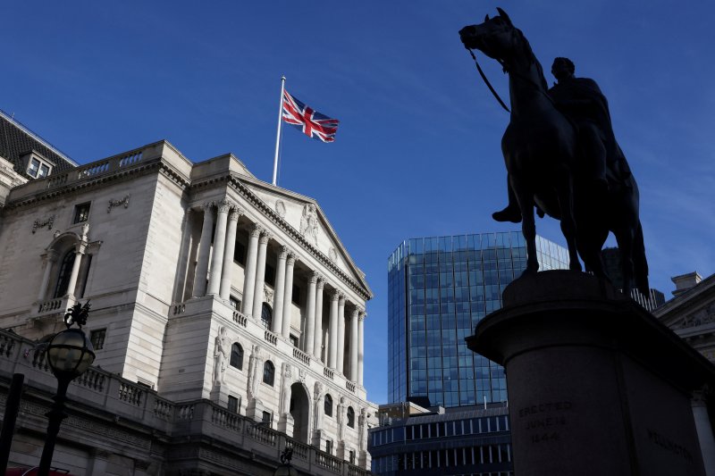 Bank of England likely to slow bond-selling pace amid market volatility
