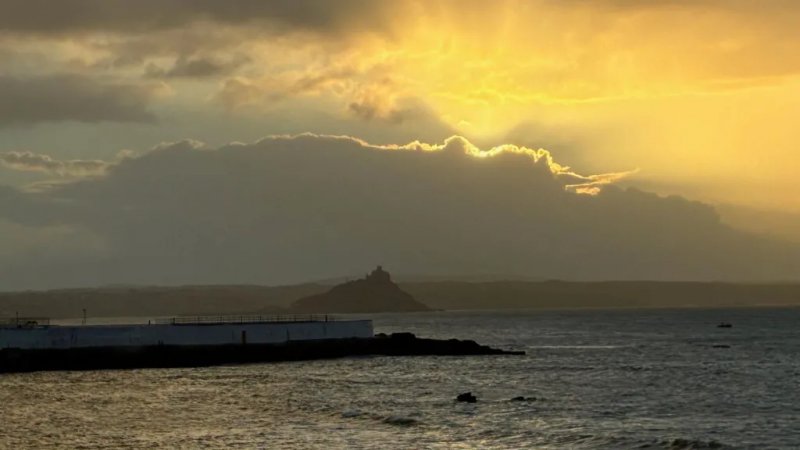 Severn Bridge closed as yellow weather warning triggers travel disruptions in Wales