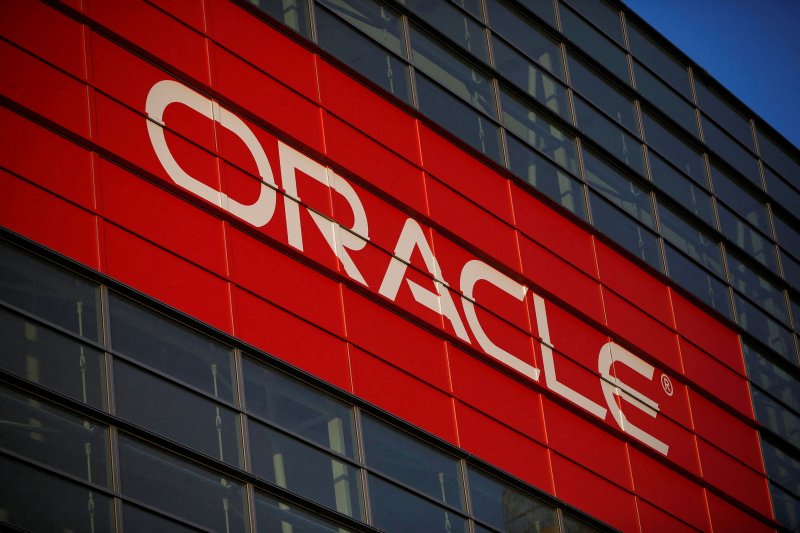 Oracle’s stock climbs on AI momentum, risks loom from $300B OpenAI bet