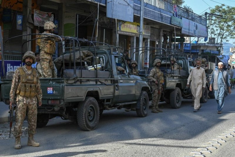 At least five security personnel killed in explosion in Pakistan 