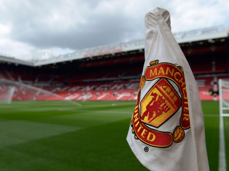 Man United reports annual loss again, projects weaker revenue