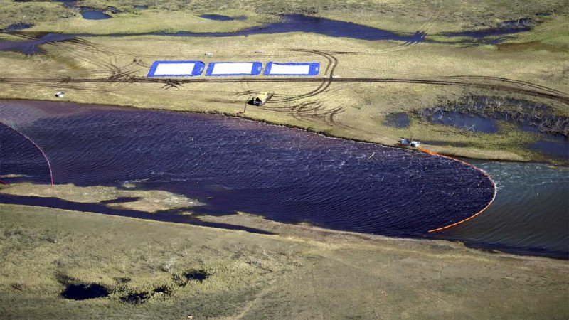 Major oil spill detected in waters in southern Russia