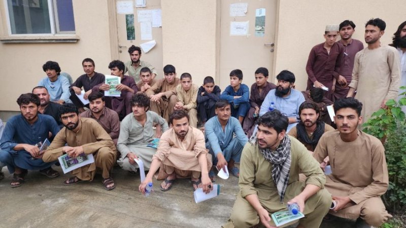 Pakistan releases nearly 700 Afghan prisoners