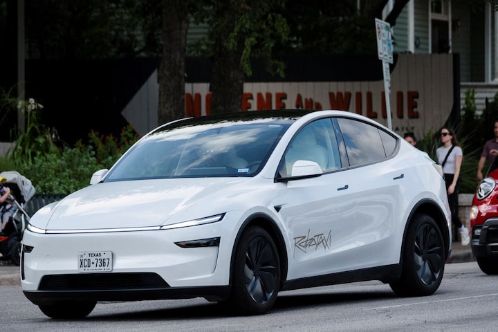 Tesla wins approval to test robotaxis in Arizona