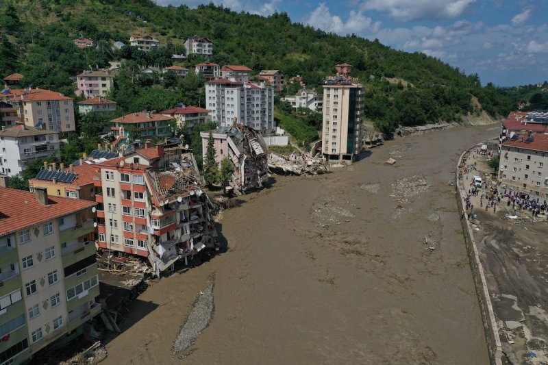 17 rescued as floods ravage Türkiye's Black Sea region 