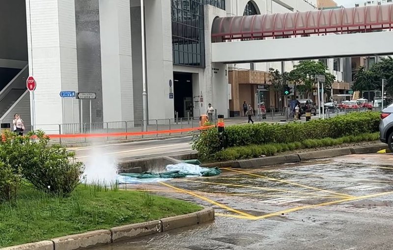 2025/09/1758606616.jpg + Super Typhoon Ragasa: Heng Fa Chuen hit by flooding as seawater surges inland News about - Super Typhoon Ragasa: Heng Fa Chuen hit by flooding as seawater surges inland