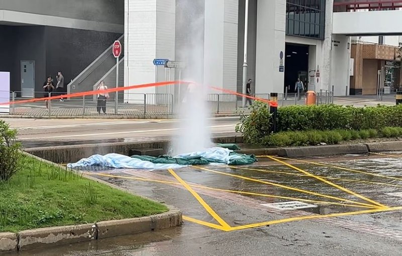 2025/09/1758606616.jpg + Super Typhoon Ragasa: Heng Fa Chuen hit by flooding as seawater surges inland News about - Super Typhoon Ragasa: Heng Fa Chuen hit by flooding as seawater surges inland