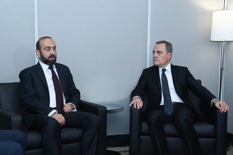 Azerbaijani, Armenian foreign ministers agree to continue dialogue 