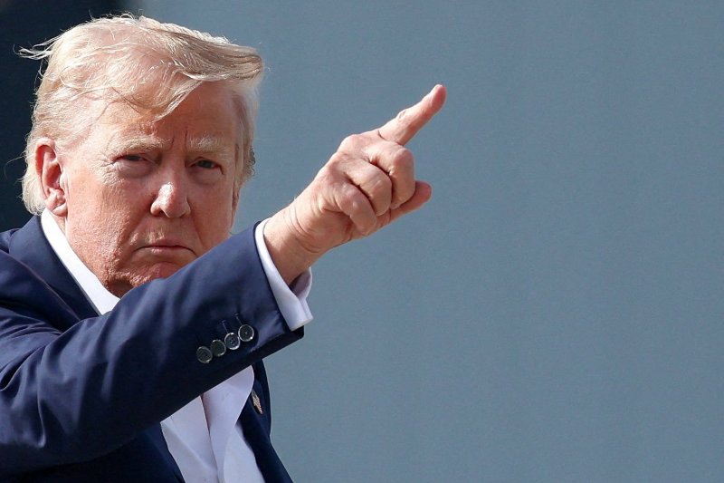 Man charged with shining laser at Trump’s Marine One helicopter 