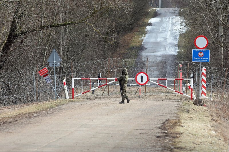 Poland to reopen border crossings with Belarus
