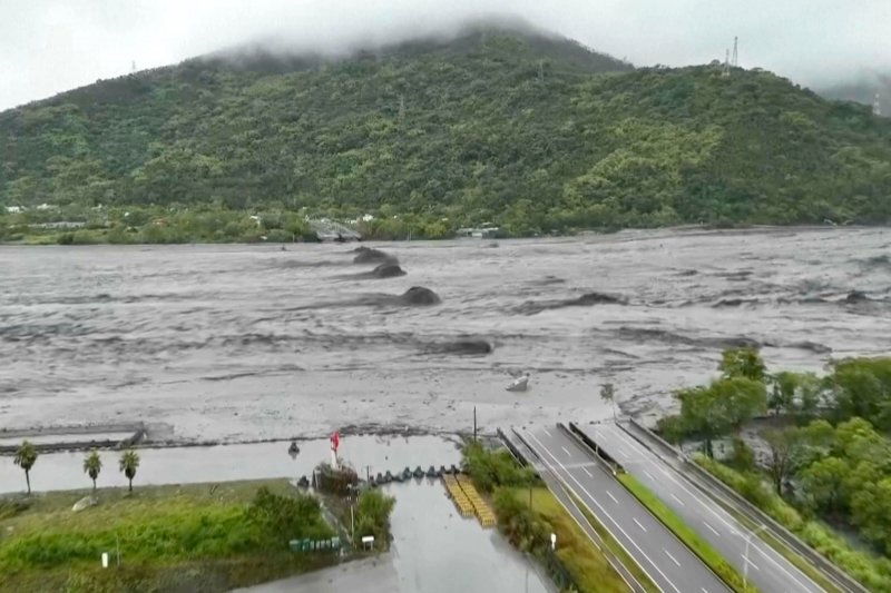 At least 14 dead, over 120 missing after Typhoon Ragasa lashes Taiwan  -VIDEO 